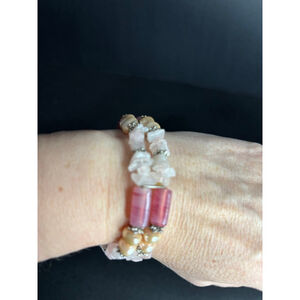 Custom Women's Pink and white glass Bead Bracelet